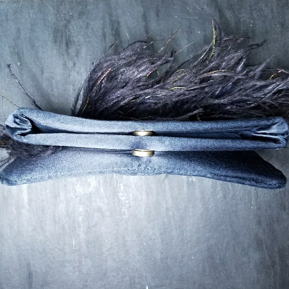 silence + noise - Feathered Wristlet - Picture 6 of 7